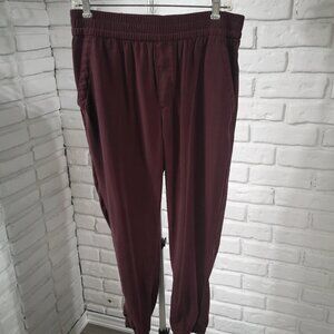 Old Navy Ladies Size Medium Petite Burgundy Pull On Style Elastic Waist Pants